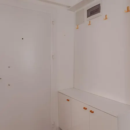 Gorgeous 2 Bedroom Flat In Center 250m To Sea And Nearby Beaches K5 *